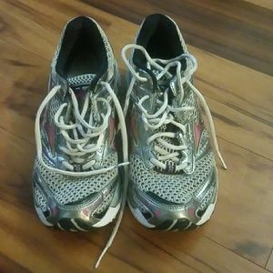 Mizuno size 8.5 tennis shoes